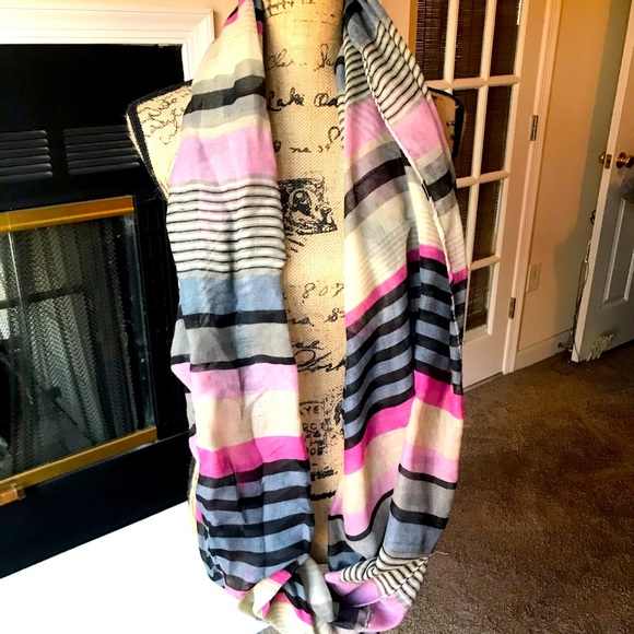 2 Patterned Infinity Scarves - Picture 3 of 3